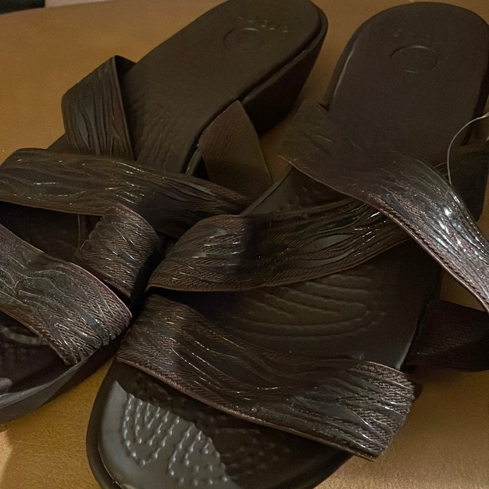 CROCS